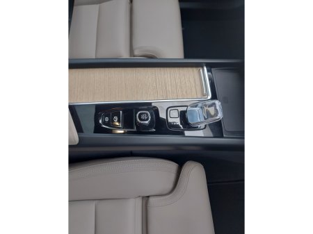 2025 Volvo XC60 MY26 T6 AWD PLUG-IN HYBRID €71,950 thumbnail