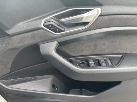 2020 Audi e-tron AUDI E TRON '50' - QUATTRO 'SPORT' FASH - 2 KEYS €23,900 thumbnail