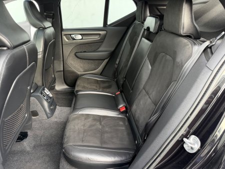 2022 Volvo XC40 - thumbnail 7