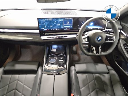 2026 BMW 5 Series - view 4