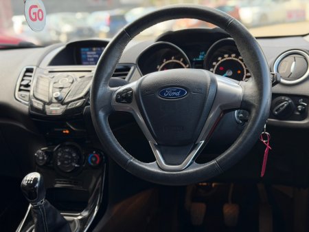 2016 Ford Fiesta - thumbnail 7