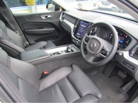 2023 Volvo XC60 T6 PHEV PLUS DARK AWD 5DR AUTO thumbnail