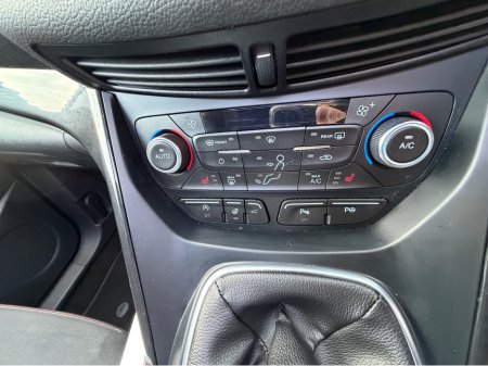 2019 Ford Kuga 1.5 120PS 4DR ST-LINE SUNROOF TOP SPEC €20,995 thumbnail