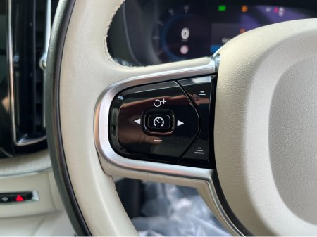 2023 Volvo XC60 - thumbnail 25