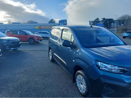 2025 Citroen Berlingo LX PLUS BLUEHDI 100 MWB 650KG €26,500 thumbnail