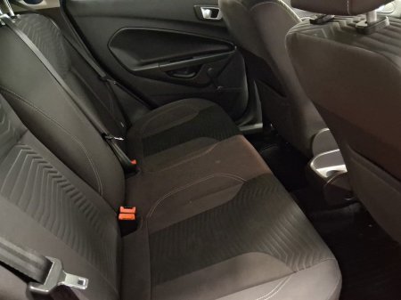 2016 Ford Fiesta - thumbnail 9