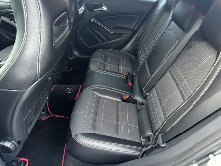 2016 Mercedes-Benz CL Class 180 DBA-117942 5DR AUTO €17,950 thumbnail