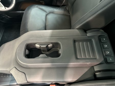 2026 Land Rover Defender - thumbnail 24