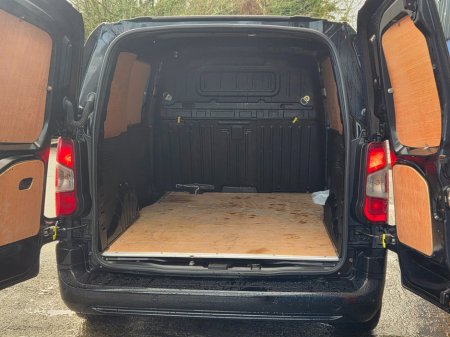 2021 Opel Combo  €12,499 thumbnail