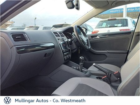 2016 Volkswagen Jetta - thumbnail 4