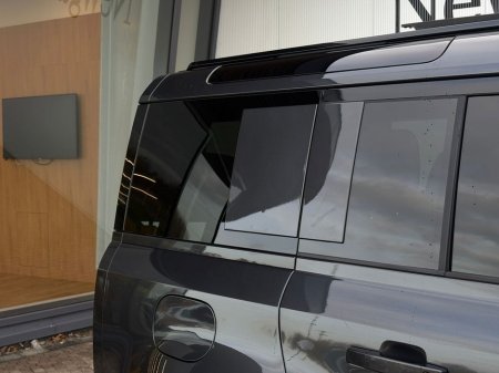 2025 Land Rover Defender - thumbnail 35