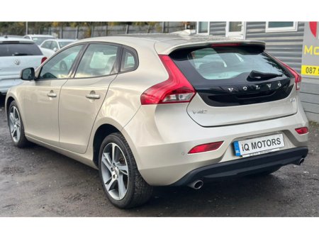 2016 Volvo V40 Cross Country 2.0L Diesel Automatic (9040) €13,495 thumbnail