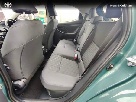 2025 Toyota Yaris - thumbnail 6