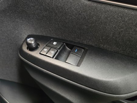 2021 Toyota Yaris - thumbnail 17