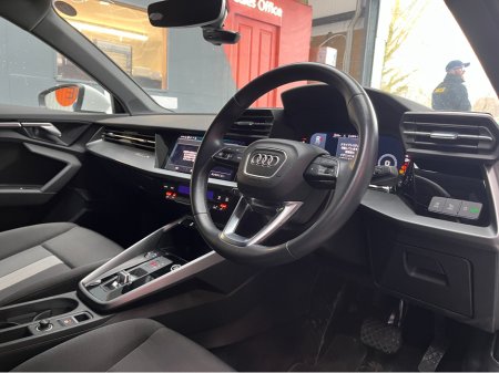 2023 Audi A3 2023 AUDI A3 SPORTBACK 30TFSI 1.0 AUTOMATIC / CRUISE CONTROL / REVERSE CAMERA / HEATED SEATS / PADDLE SHIFTERS thumbnail