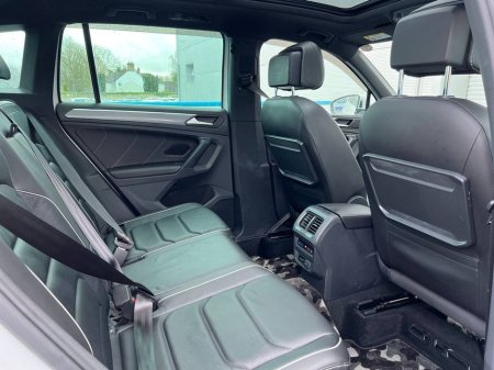 2020 Volkswagen Tiguan R-LINE 4MOTION 2.0 TDI * HUGE SPEC * // OPENING PAN ROOF // 360 PARKING CAMERAS // HEADS UP DISPLAY // APPLE CARPLAY/ANDROID AUTO €34,950 thumbnail