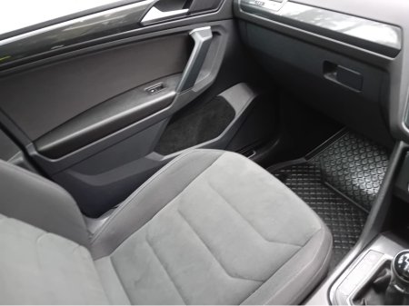 2020 Volkswagen Tiguan R-LINE 2.0 TDI  6 SPEED  150HP  SUV @ REDDY2DRIVE LTD €28,500 thumbnail