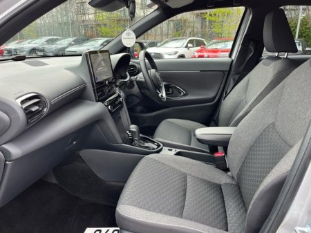 2025 Toyota Yaris Cross - thumbnail 6