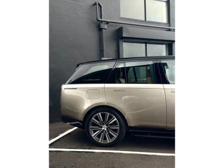 2025 Land Rover Range Rover - thumbnail 4