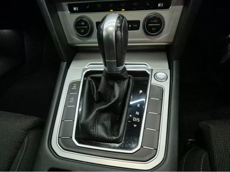 2019 Volkswagen Passat - thumbnail 15