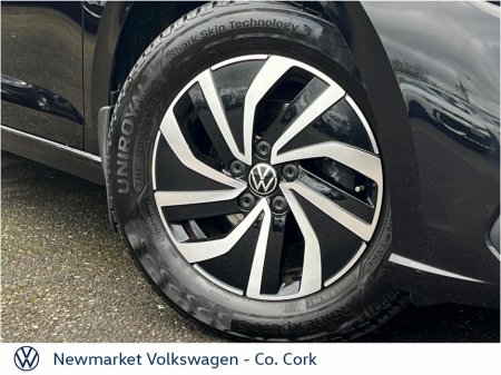 2023 Volkswagen Polo - view 2