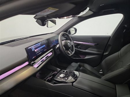 2025 BMW 5 Series - thumbnail 7
