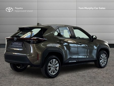 2024 Toyota Yaris Cross - thumbnail 2