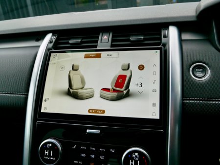 2025 Land Rover Discovery  €138,950 thumbnail