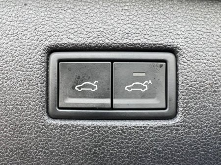 2020 Volkswagen Tiguan R-LINE 4MOTION 2.0 TDI * HUGE SPEC * // OPENING PAN ROOF // 360 PARKING CAMERAS // HEADS UP DISPLAY // APPLE CARPLAY/ANDROID AUTO €34,950 thumbnail