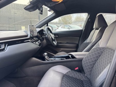 2023 Toyota C-HR C-HR HYBRID SOL €29,000 thumbnail