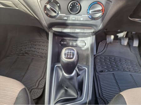 2015 Hyundai i20 - thumbnail 24