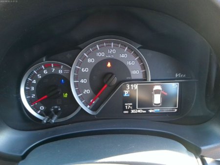 2016 Toyota Yaris - thumbnail 8