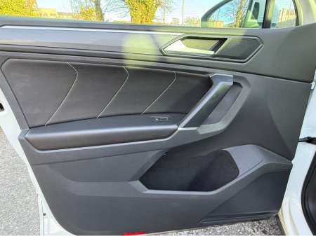 2018 Volkswagen Tiguan - thumbnail 18