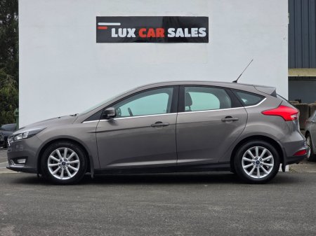 2016 Ford Focus - thumbnail 3