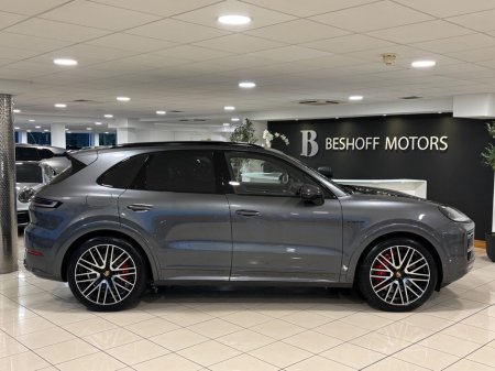 2024 Porsche Cayenne - thumbnail 2