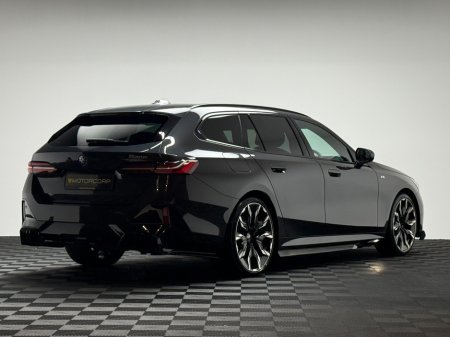 2025 BMW 5 Series - thumbnail 7