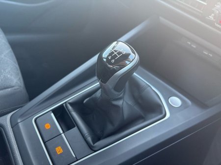 2024 Volkswagen Golf 1.0 TSI 110HP Life €24,975 thumbnail