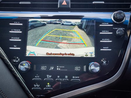 2020 Toyota Camry - thumbnail 29