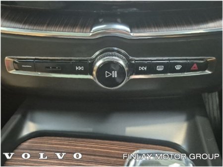 2022 Volvo XC60 B4 MHEV DSL (197hp) Inscription AWD €45,950 thumbnail