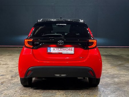 2025 Toyota Yaris - thumbnail 4