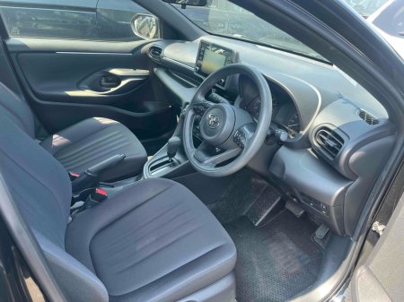 2021 Toyota Yaris - thumbnail 2