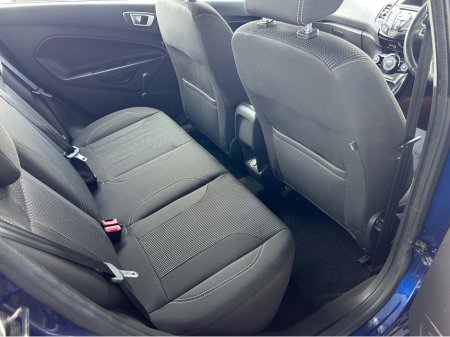 2017 Ford Fiesta - photo 2