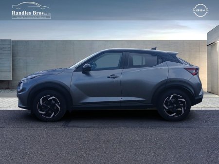 2023 Nissan Juke - view 3