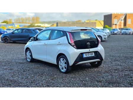 2015 Toyota Aygo - thumbnail 4