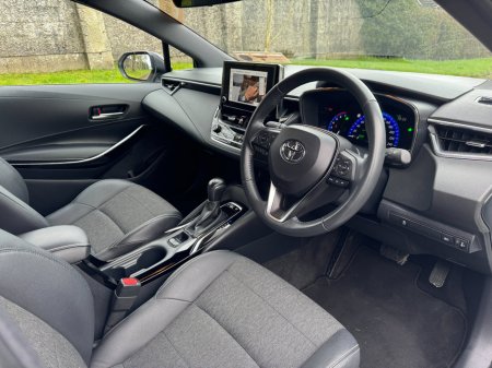 2022 Toyota Corolla 1.8 Hybrid Luna Sport Hatchback €26,950 thumbnail