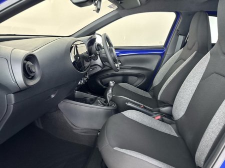 2025 Toyota Aygo X PULSE *VERY LOW KMS* €21,950 thumbnail