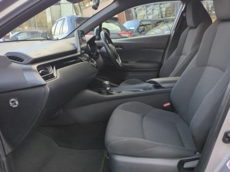 2018 Toyota C-HR HYBRID LUNA 4DR AUTO €22,000 thumbnail