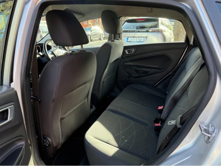 2016 Ford Fiesta - thumbnail 10