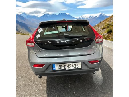 2019 Volvo V40 D3 (150hp) Momentum Edition Geartronic €15,888 thumbnail