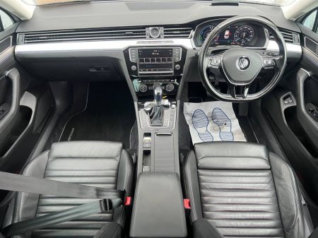 2017 Volkswagen Passat GTE 1.4 HYBRID // FULL SERVICE HISTORY // LEATHER HEATED SEATS // 18" ALLOYS // APPLE CARPLAY/ANDROID AUTO €18,900 thumbnail